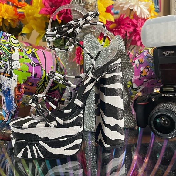 ZEBRA HEELS! - Picture 2 of 3